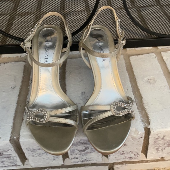 Heels - Picture 2 of 4